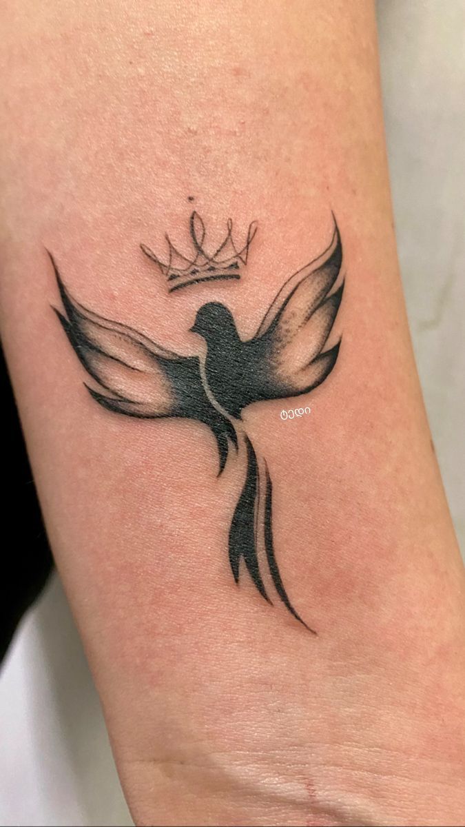 27 Crown Tattoo Ideas : Minimalist, Feminine, and King-Inspired Designs for Men and Women