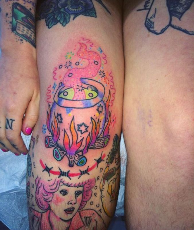 29 Unique Knee Tattoo Ideas : Traditional, Japanese, Gothic, Flower, Skull on Moth, Symmetrical Designs