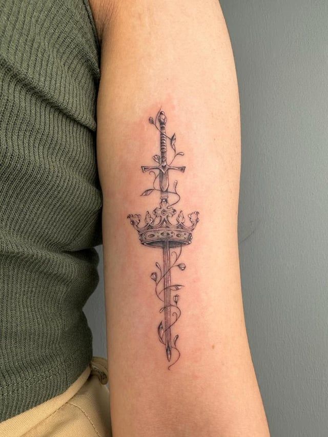 30 Dagger Tattoo Ideas : Neotraditional, Fine Line, Gothic, Butterfly, Panther, Fantasy Designs