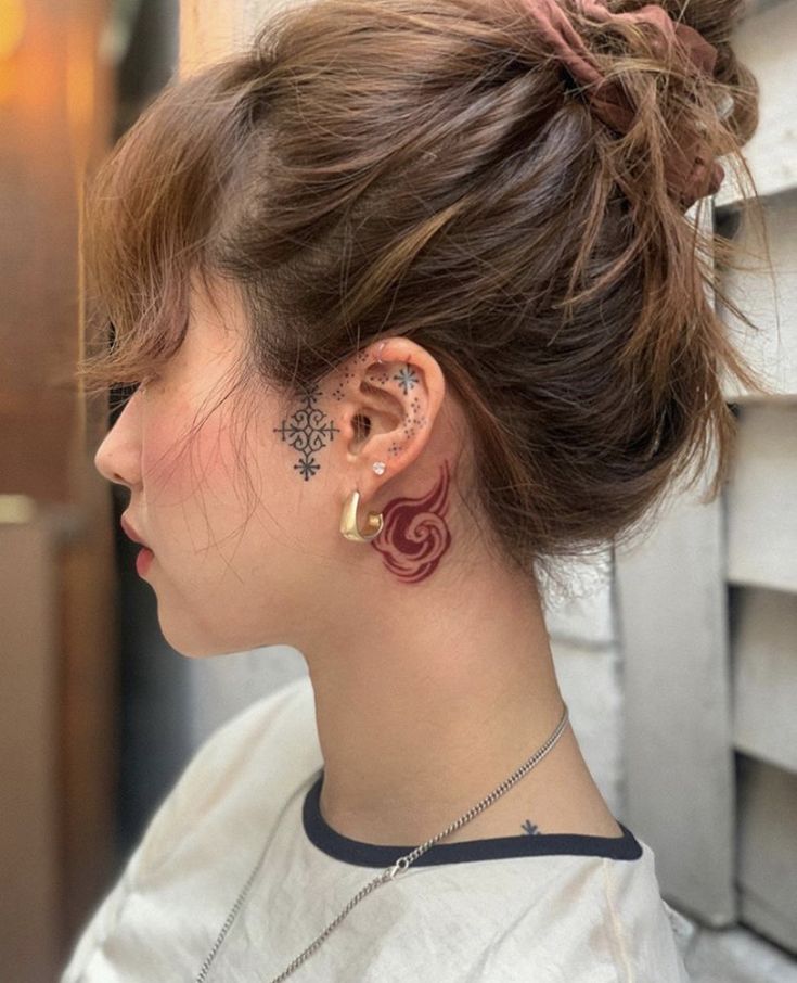 24 Ideas for Behind-the-Ear Tattoos: Creative and Inspiring Designs for Every Style