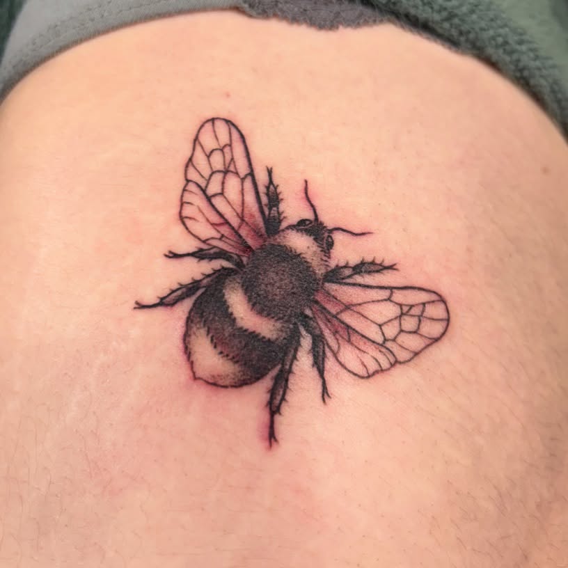 27 Bumble Bee Tattoo Ideas: From Fine-Line Minis to Fuzzy Realism