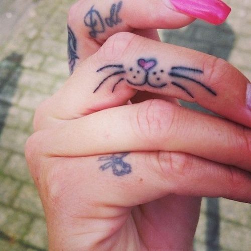 27 Cat Tattoo Ideas for the Finger