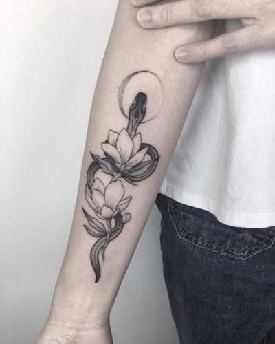 20 Moon Flower Tattoo Ideas: Graceful and Mystical Floral Designs