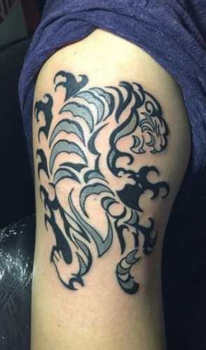 25 Tiger Tattoo on Thigh Ideas