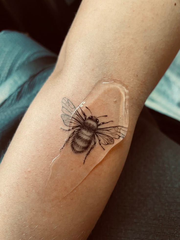 27 Bee Tattoo Ideas for Women & Men: Meaningful Designs from Minimalist & Geometric Styles