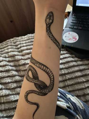 20 Celebrating with Symbolic Snake Tattoos