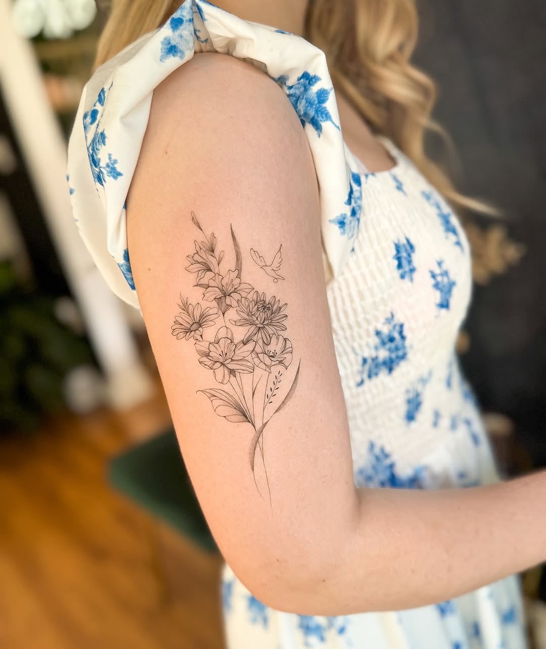 25 September Birth Flower Tattoo Ideas : Aster Designs with Name, Color, Spine, and Memorial Ink Styles