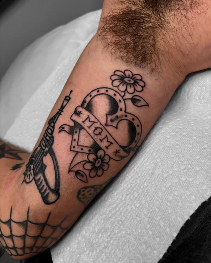 Mom Tattoos Ideas : Fresh Tattoos Ideals of Daughter, Son, Traditional, Simple, and Grief Inkige