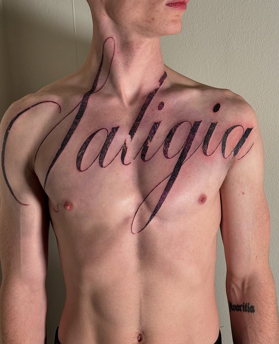 29 Unforgettable Tattoo Ideas : Letras Cursiva, Red Ink, Lower Back, Clavicula, Cuello, and More