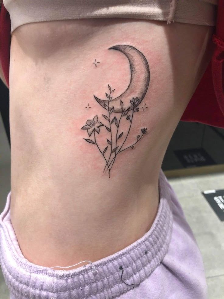 26 Crescent Moon Tattoo Designs : Fine Line, Stencil, Stars, Lotus, Waxing, Waning, American Traditional