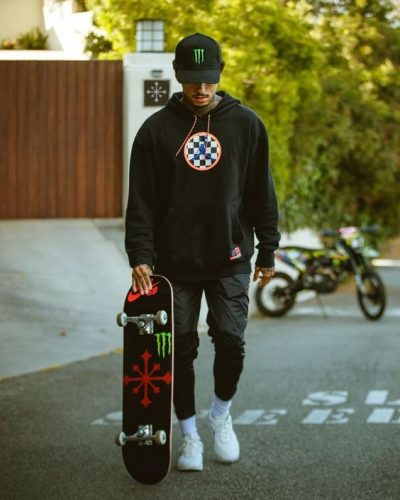 Skate into with 20 Trendy Skater Boy Outfits: From Vintage Flannel to Bold Streetwear