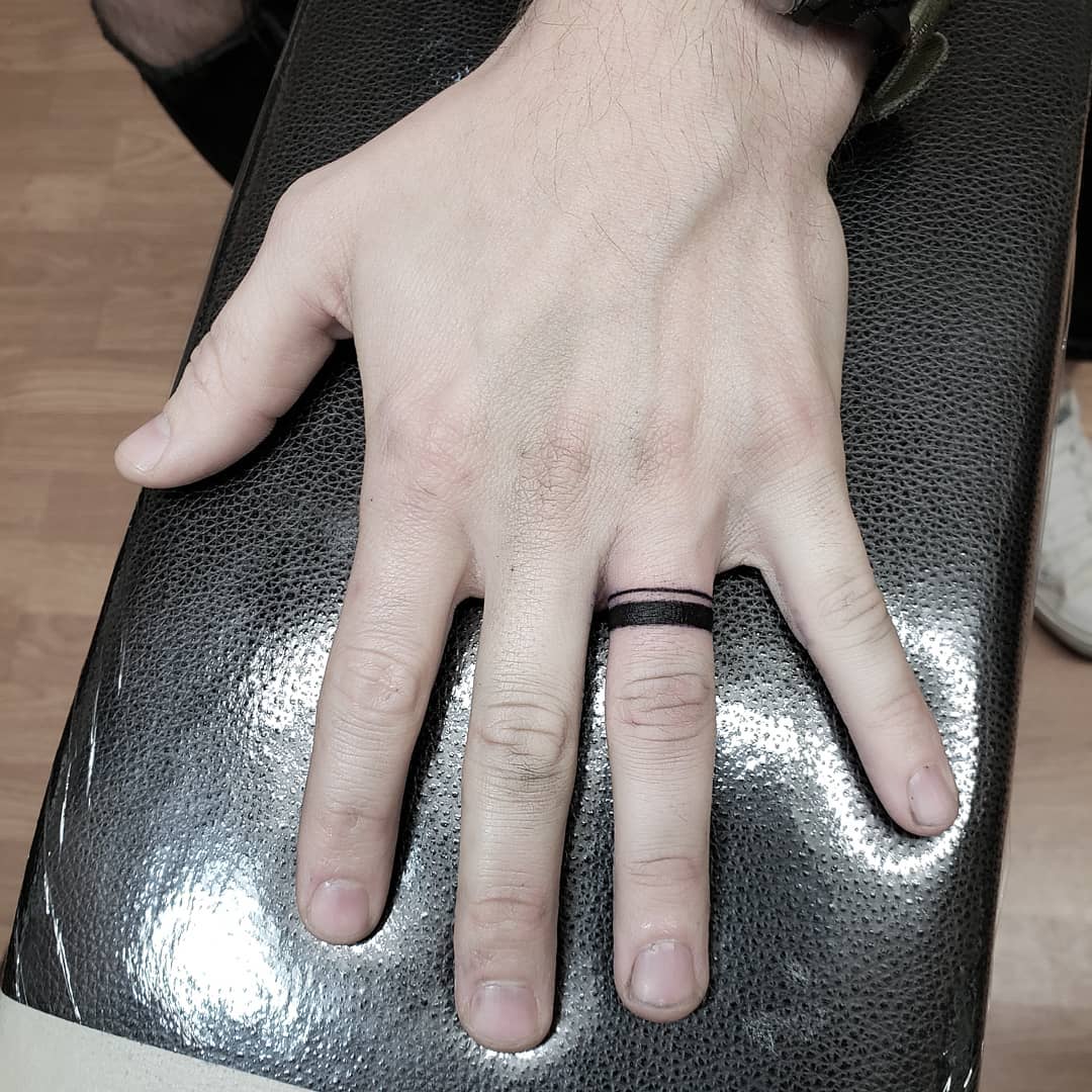 31 Ring Tattoo Ideas: Modern Bands, Meaningful Symbols & Subtle Couples Ink