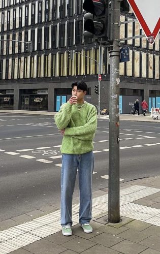 ’s Ultimate Guide: 18 Stylish Men’s Sneakers and Jeans Outfits | Fashion Forward Trends