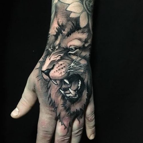17 Lion Tattoo on Hand: Bold and Powerful Design Ideas
