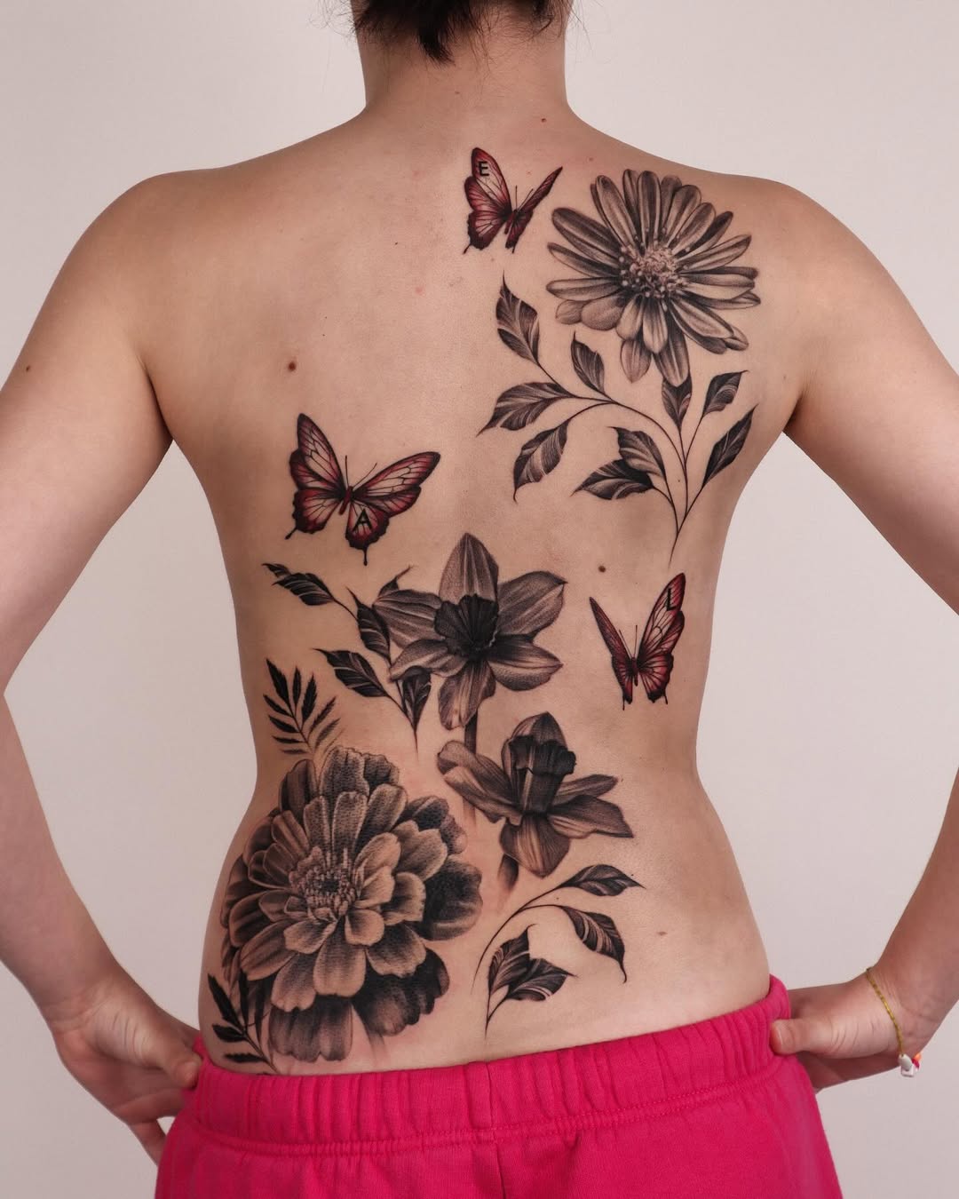 25 September Birth Flower Tattoo Ideas : Aster Designs with Name, Color, Spine, and Memorial Ink Styles