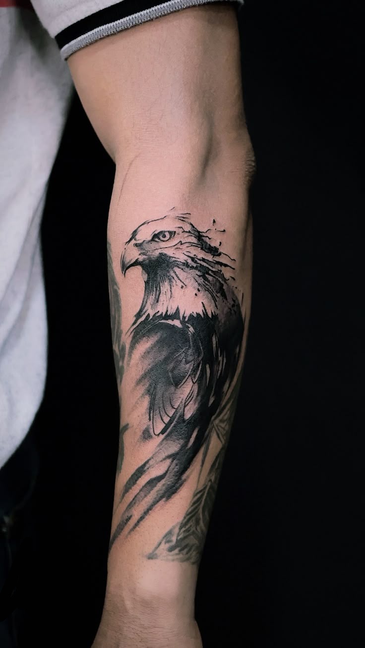 30 Eagle Tattoo Ideas : Bold Designs for Men and Women with Chest, Arm, Forearm, Minimalist