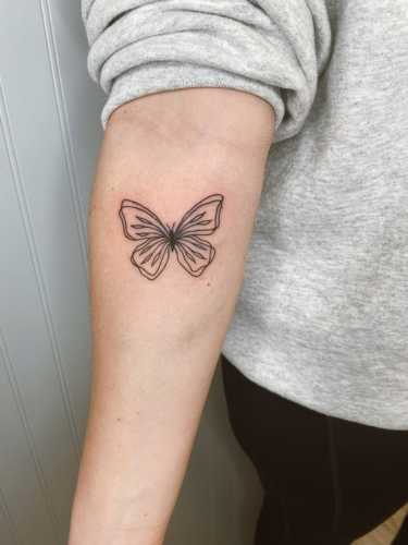 29 Tiny Butterfly Tattoo Ideas