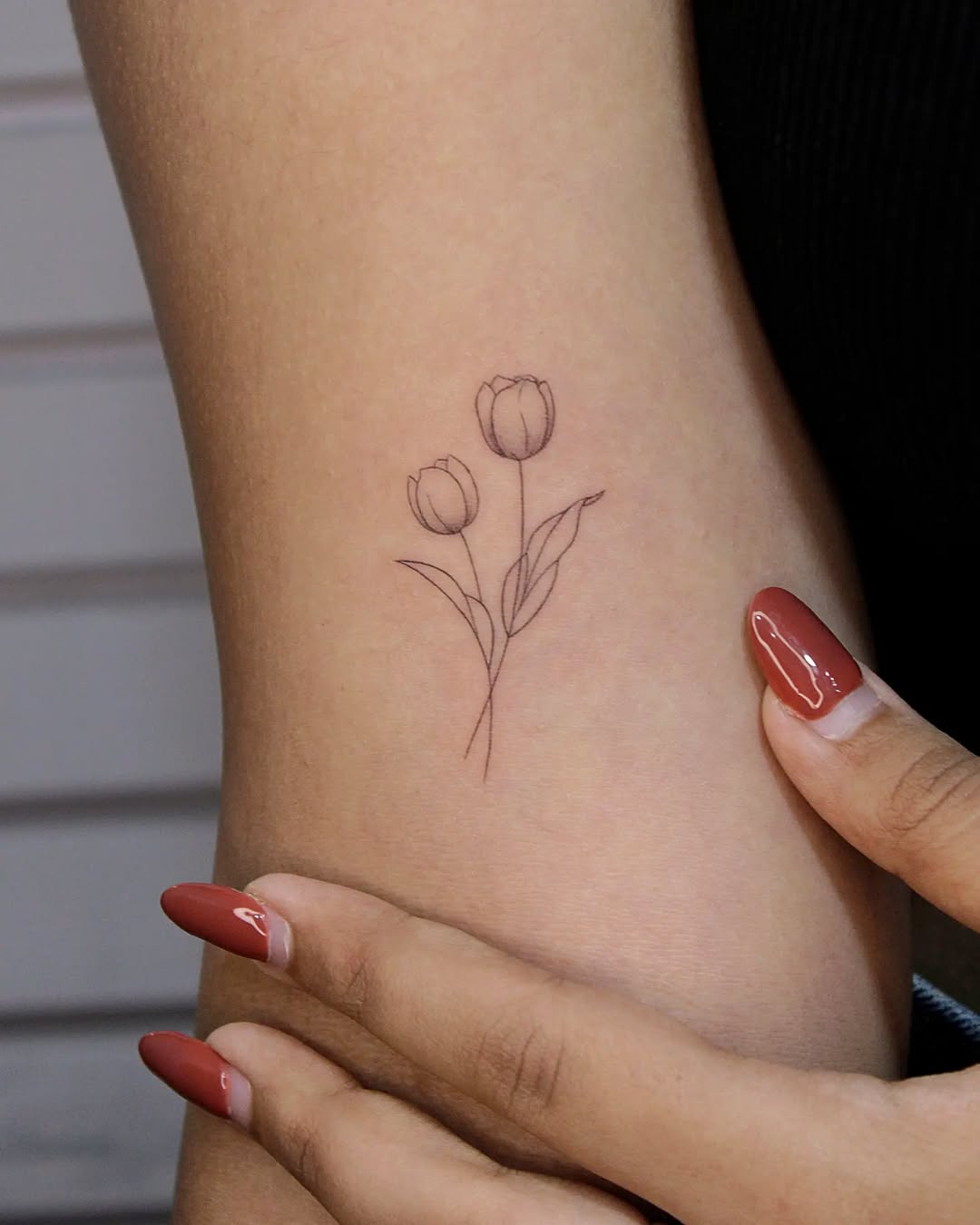 29 Tulip Tattoo Designs Full of Meaning and Style