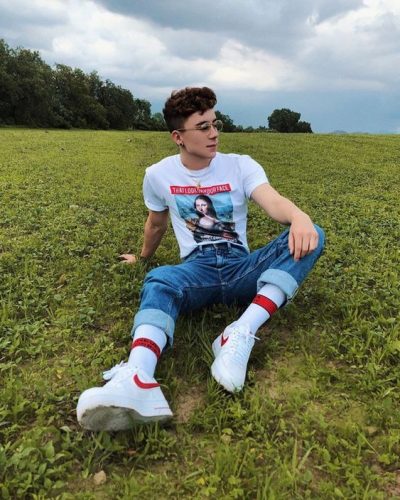 Men’s Jeans and Sneakers Guide : 20 Trendy Outfits to Enhance Your Casual Style