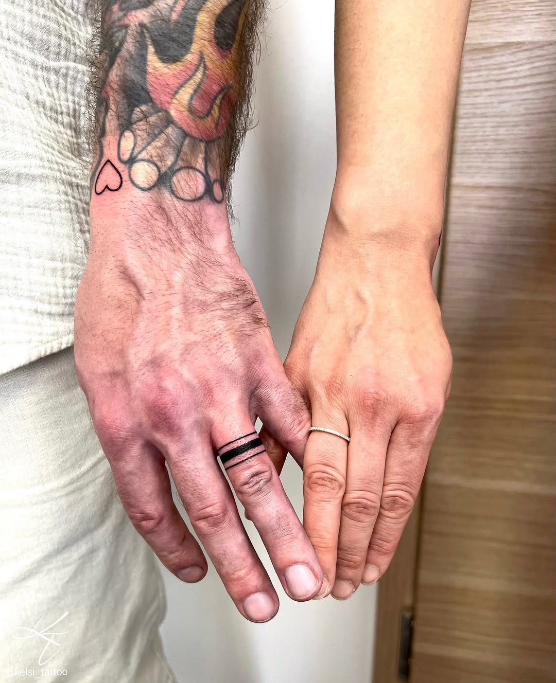 31 Ring Tattoo Ideas: Modern Bands, Meaningful Symbols & Subtle Couples Ink