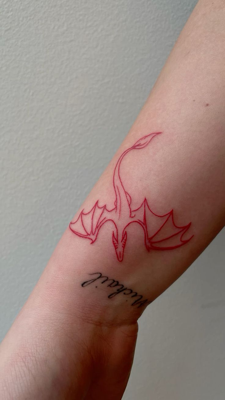 29 Unforgettable Tattoo Ideas : Letras Cursiva, Red Ink, Lower Back, Clavicula, Cuello, and More