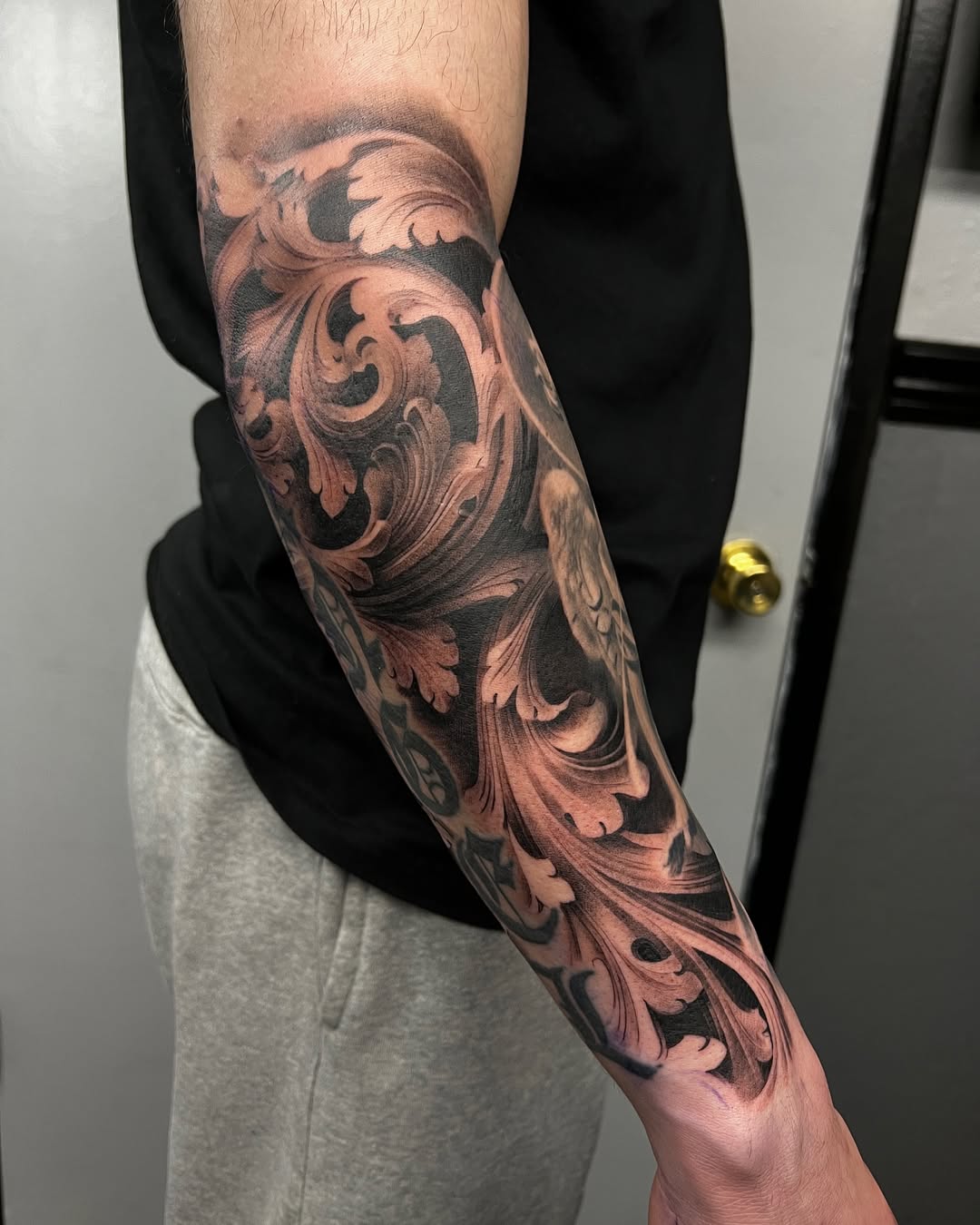 27 Filigree Tattoo Ideas: Baroque Scrollwork That Moves With the Body