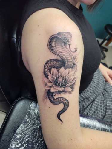 29 Snake and Flower Tattoos Ideas