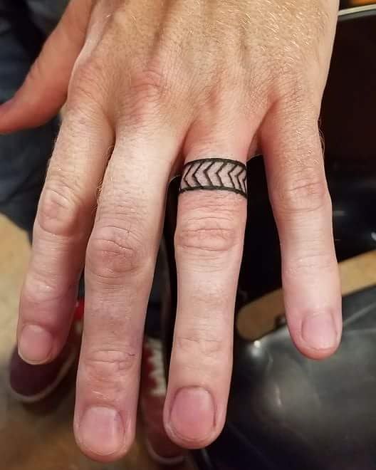 31 Ring Tattoo Ideas: Modern Bands, Meaningful Symbols & Subtle Couples Ink
