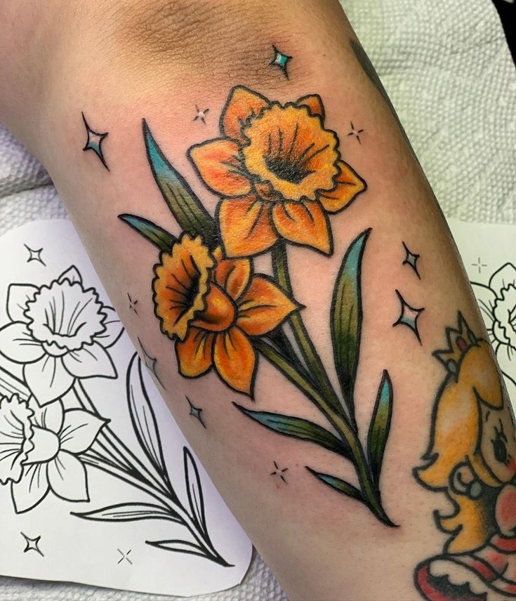 30 Daffodil Tattoo Ideas : Fine Line, Traditional with Name, Birth Flower &#038; Neotraditional Design