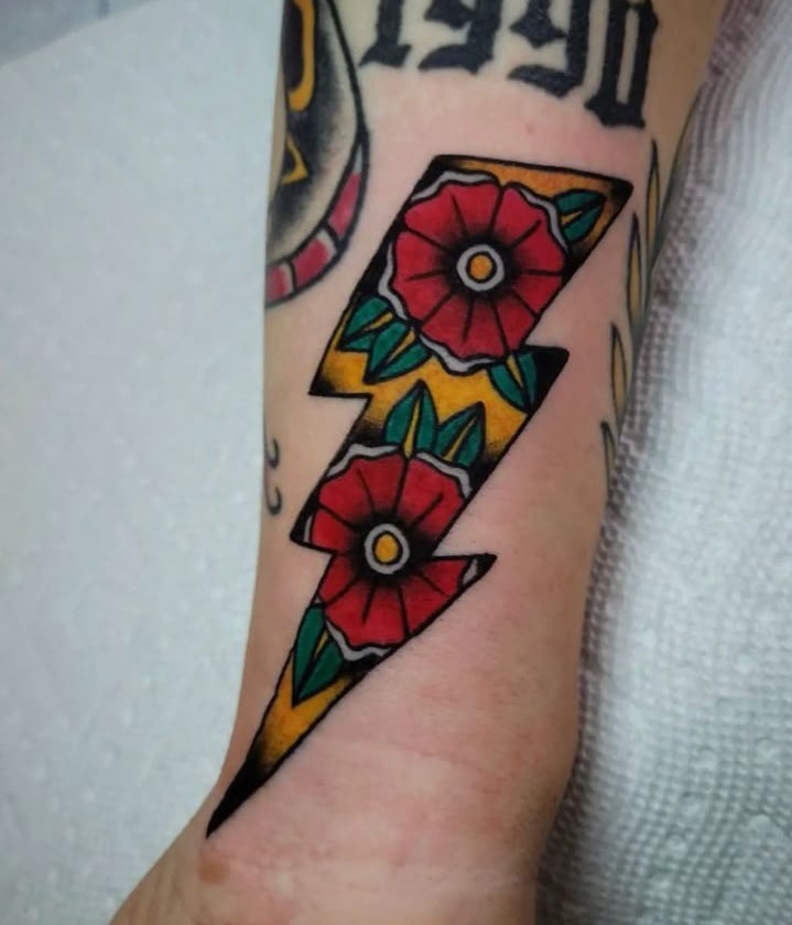 28 Lightning Tattoo Ideas for Men and Women: Arm, Shoulder, Chest, Hand, and Leg Designs