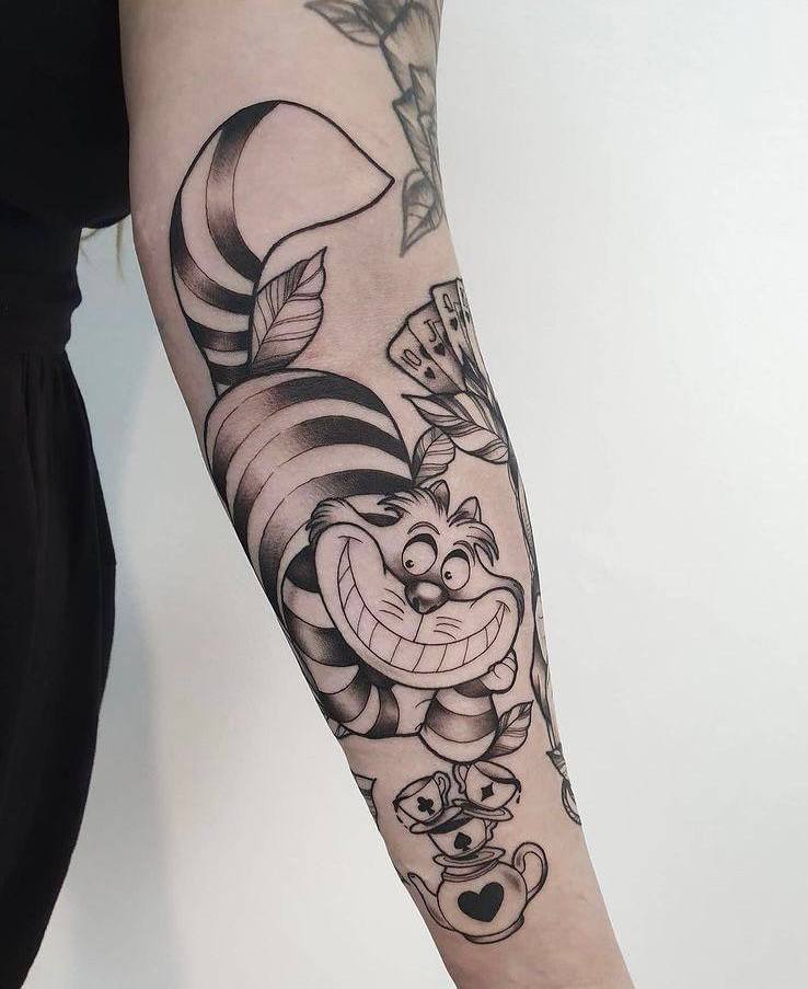 29 Cheshire Cat Tattoo Ideas: From Whimsical Grins to Dark Wonderland Symbolism