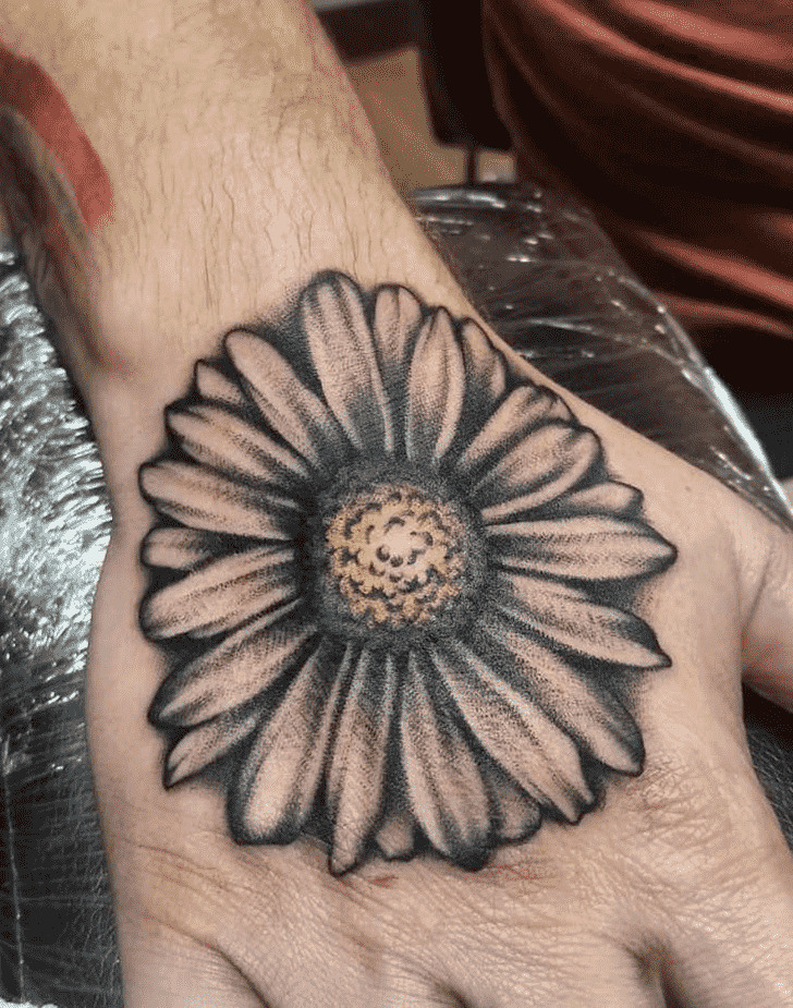 25 Daisy Tattoo Ideas with Fine Line, Watercolor, Minimalist, Stencil, Traditional & Dainty Designs