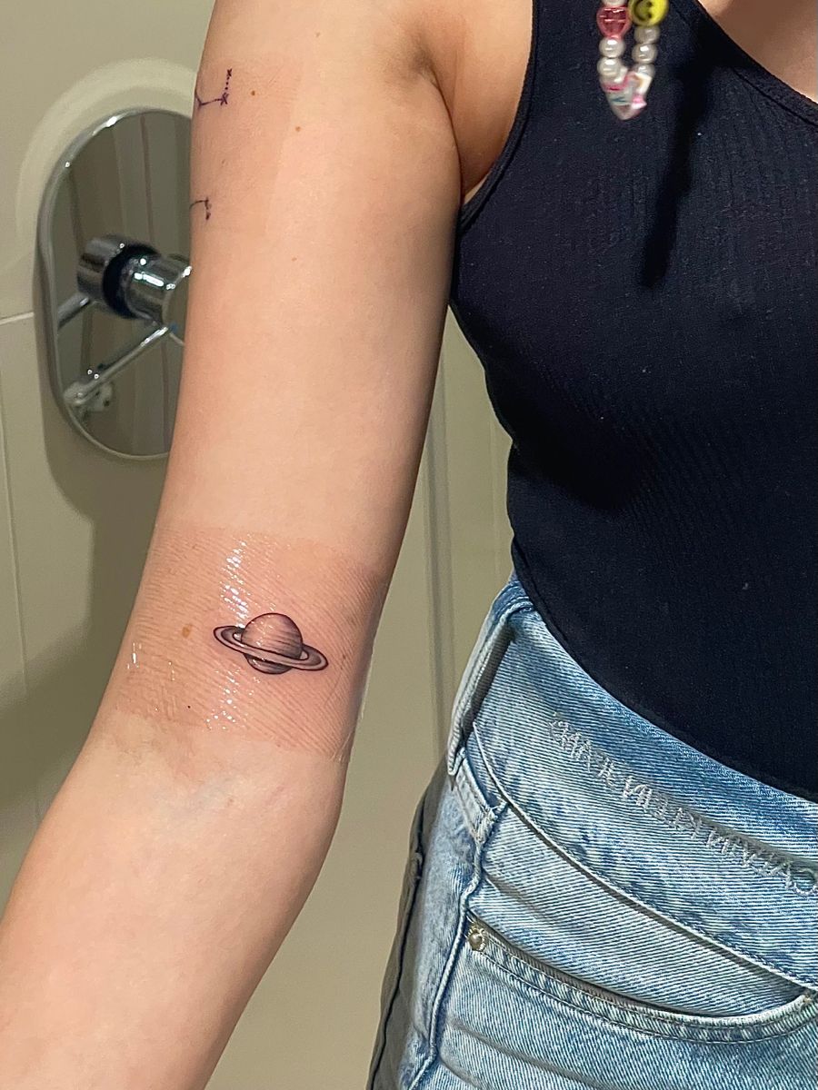30 Saturn Tattoo Ideas: Meaning, Styles, and Real-Life Designs You ll Actually Want