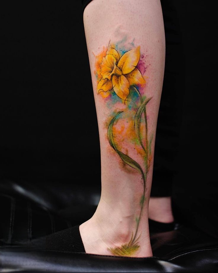 30 Daffodil Tattoo Ideas : Fine Line, Traditional with Name, Birth Flower &#038; Neotraditional Design