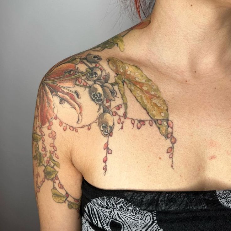 29 Honeysuckle Tattoo Ideas with Fine Line, Neo Traditional, Coral, and American Traditional Designs