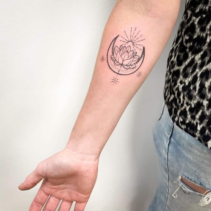 29 July Birth Flower Tattoo Ideas Fine Line, Spine, Arm, Shoulder & Sleeve Designs