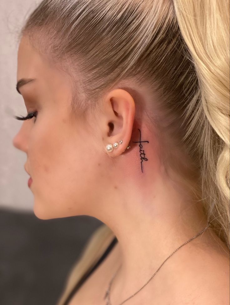 24 Ideas for Behind-the-Ear Tattoos: Creative and Inspiring Designs for Every Style