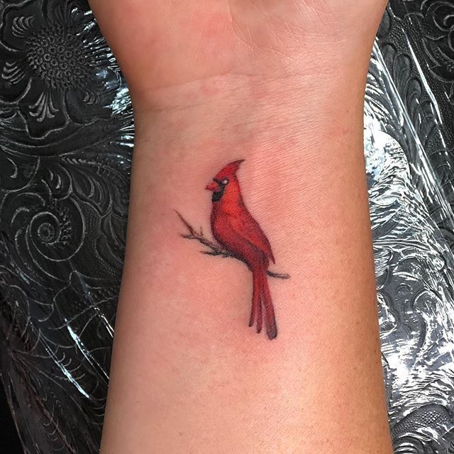 28 Cardinal Tattoo Ideas for Women and Men: Memorial, Fine Line, Stencil Outline, Small Flying