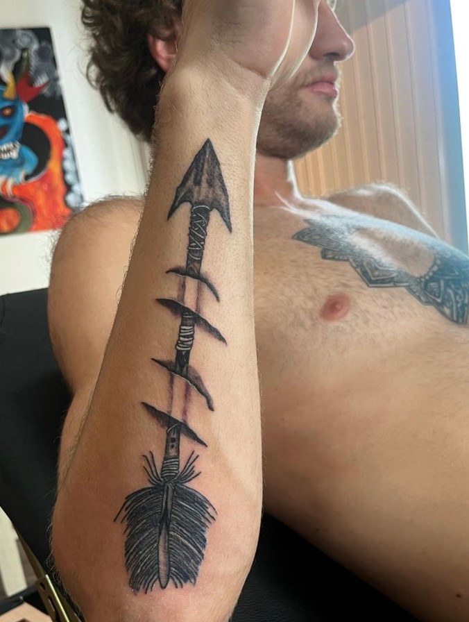 28 Arrow Tattoo Ideas for Women & Men Meaningful Designs & Friendship Tattoos