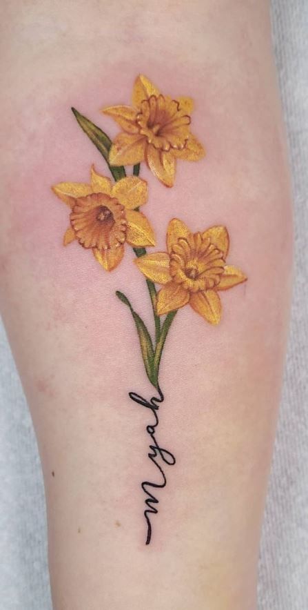 30 Daffodil Tattoo Ideas : Fine Line, Traditional with Name, Birth Flower &#038; Neotraditional Design