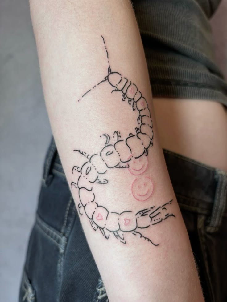 31 Centipede Tattoo Ideas : Blackwork, Traditional, Tokyo Ghoul, Spider Lily, Skull, Giant Back