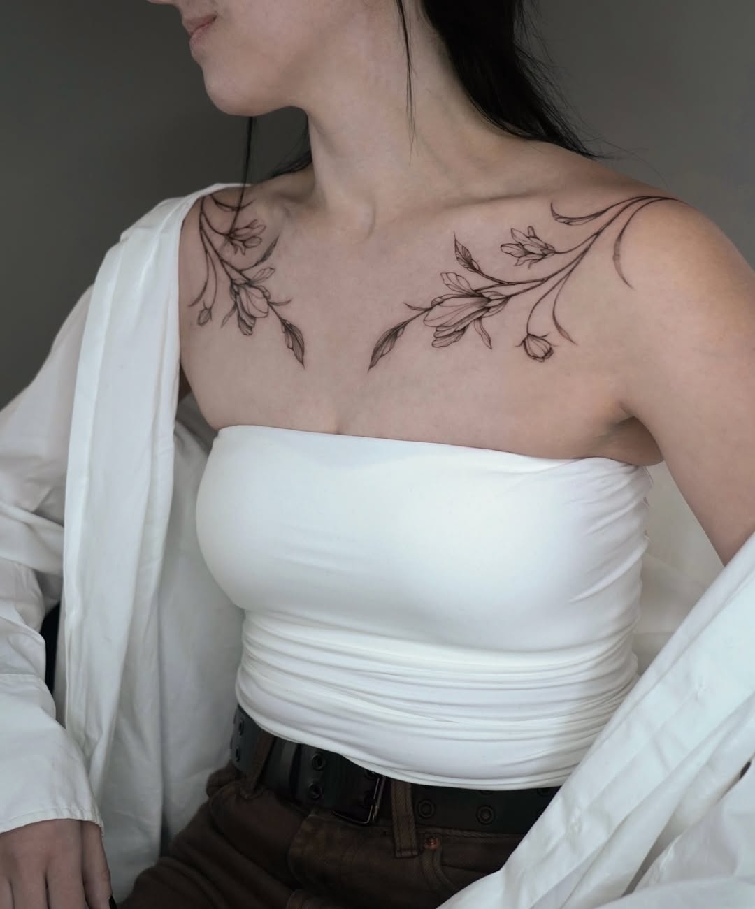 27 Collarbone Tattoo Ideas With Minimalist, Floral, Color, and Fine Line Designs