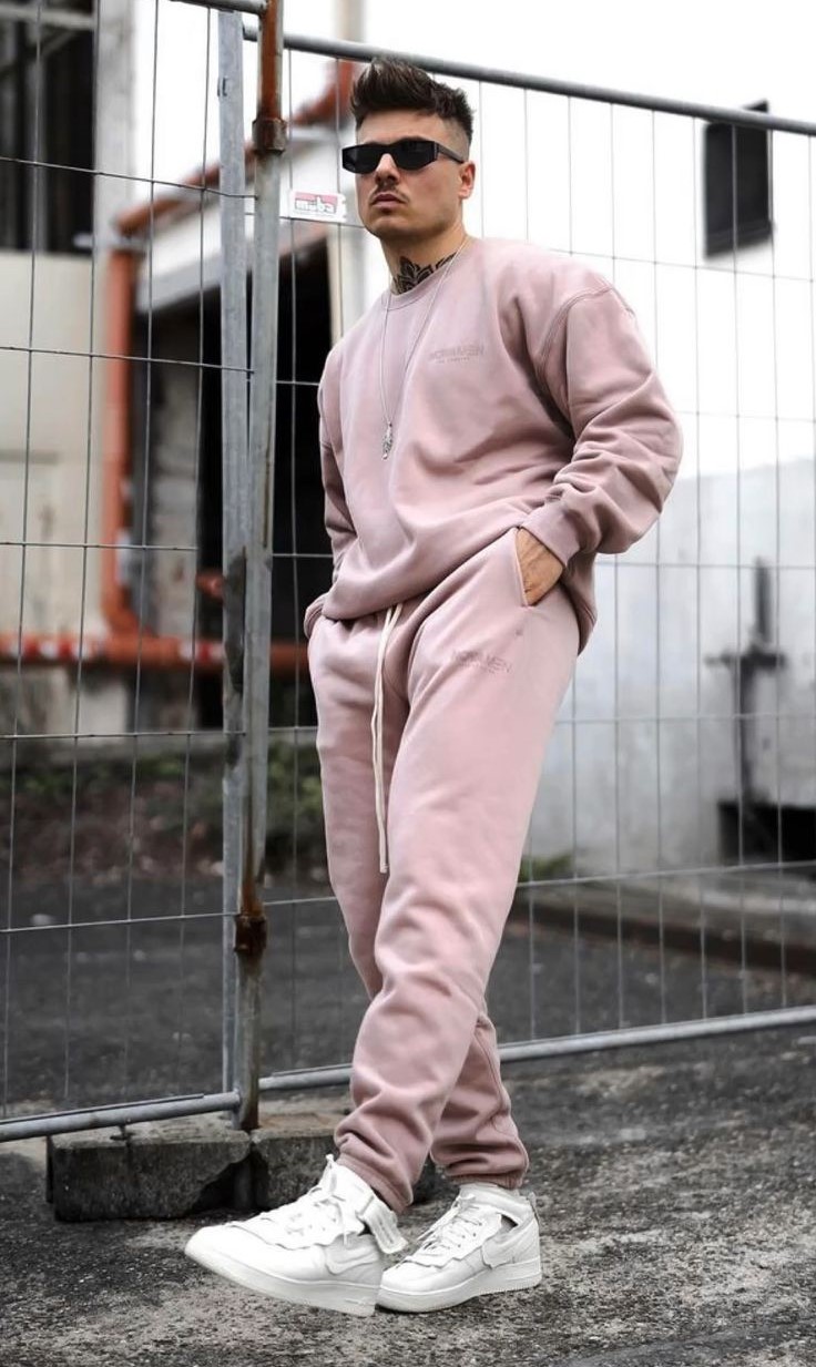 Discover &#8217;s Top 19 Men&#8217;s Sweatsuits: From Bold Graphics to Minimalist Styles &#8211; Your Ultimate Guide!