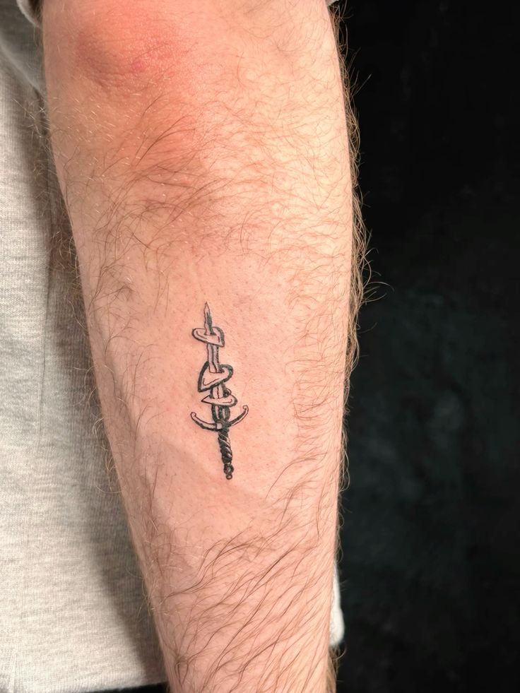 30 Dagger Tattoo Ideas : Neotraditional, Fine Line, Gothic, Butterfly, Panther, Fantasy Designs