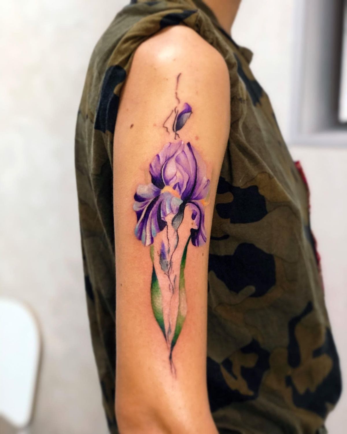 26 February Birth Flower Tattoo: Stunning Designs Inspired by Violets and Iris