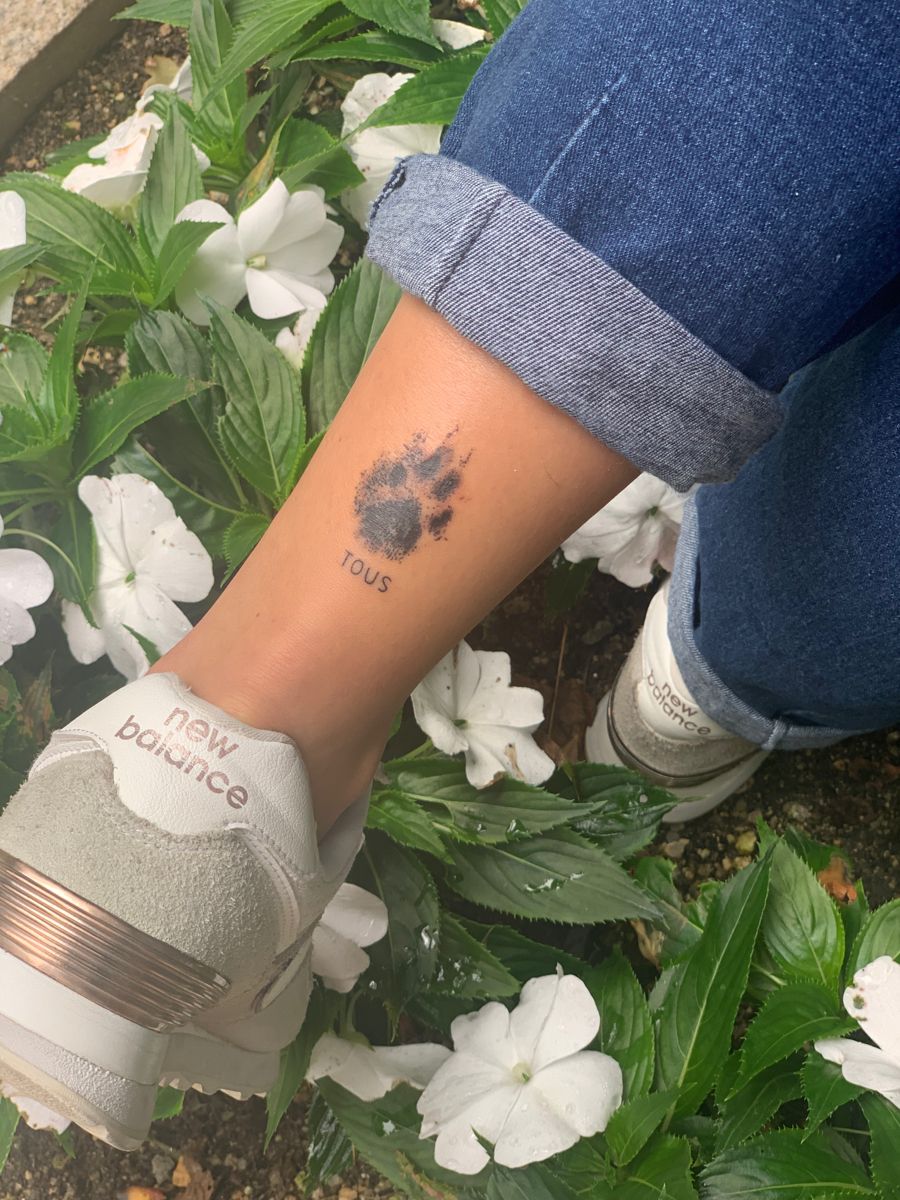 30 Heartfelt Dog Memorial Tattoo Ideas: Unique Paw Prints, Fine Line Portraits & Tiny Tributes