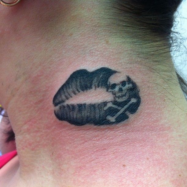 29 Lip Tattoo Ideas With Kiss Prints, Vampire Designs, Color Ideas, Shading, Placement Tips