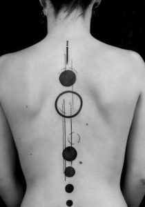 27 Delicate Spine Tattoo Ideas for Women