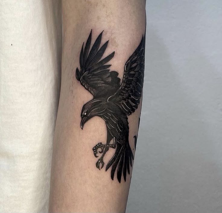 28 Unique Crow Tattoo Ideas Blackwork, Traditional, Flying, Viking, Sleeve, and Minimalist Designs