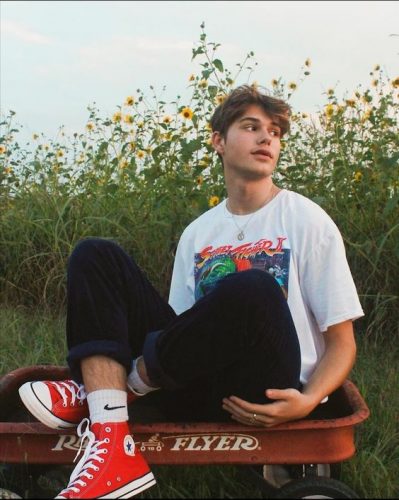 Men’s Jeans and Sneakers Guide : 20 Trendy Outfits to Enhance Your Casual Style